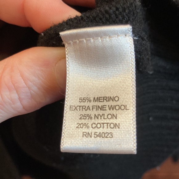 EUC banana republic mens sweater in Medium. - Picture 3 of 3